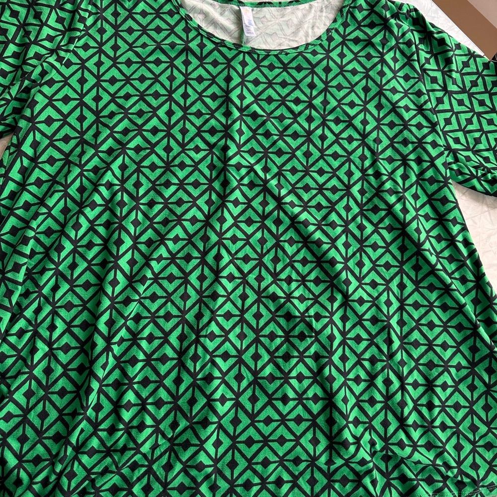 LulaRoe Perfect Tee Green Geometric Pattern Women's Top